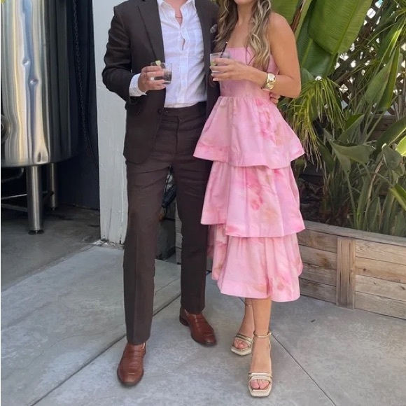 NWT Gianni Bini x Shea Leigh Mills Dolly Printed Sateen
Tiered Midi Dress - Picture 9 of 10